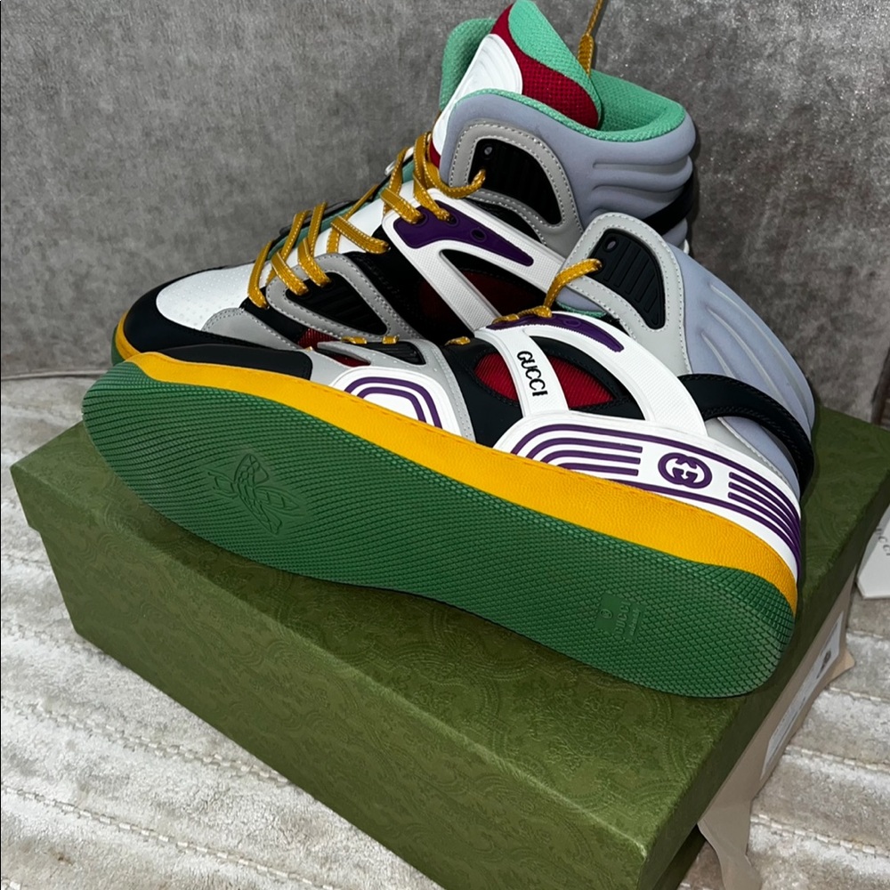 Men’s  Gucci sneakers. - Picture 3 of 5